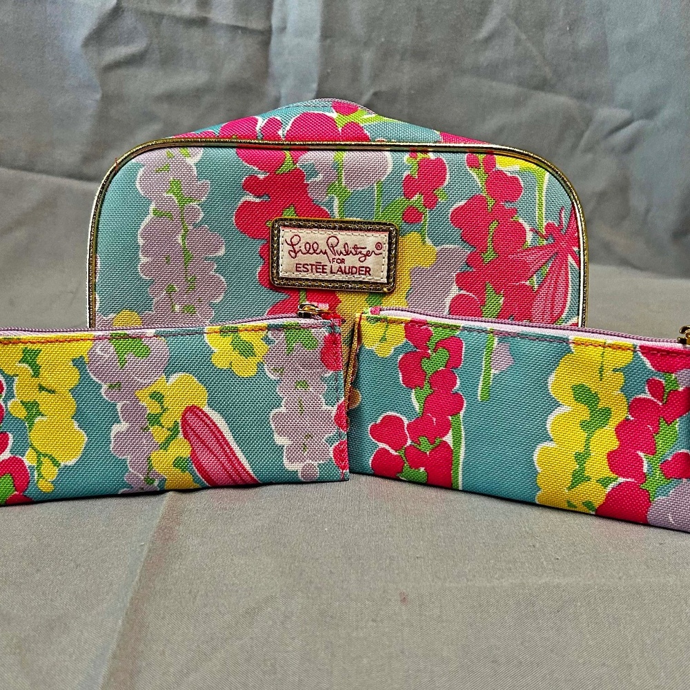 7 LIPSTICKS & 3 LILLY PULITZER LIMITED EDITION COSMETIC BAGS, WITH KAT VON D,